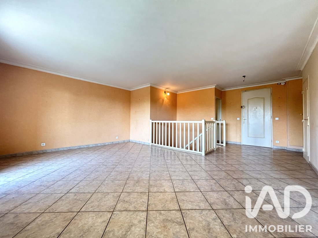 Apartment in Centre et Sud Est, Saint-Didier-au-Mont-d'Or, France 2 - 17692447