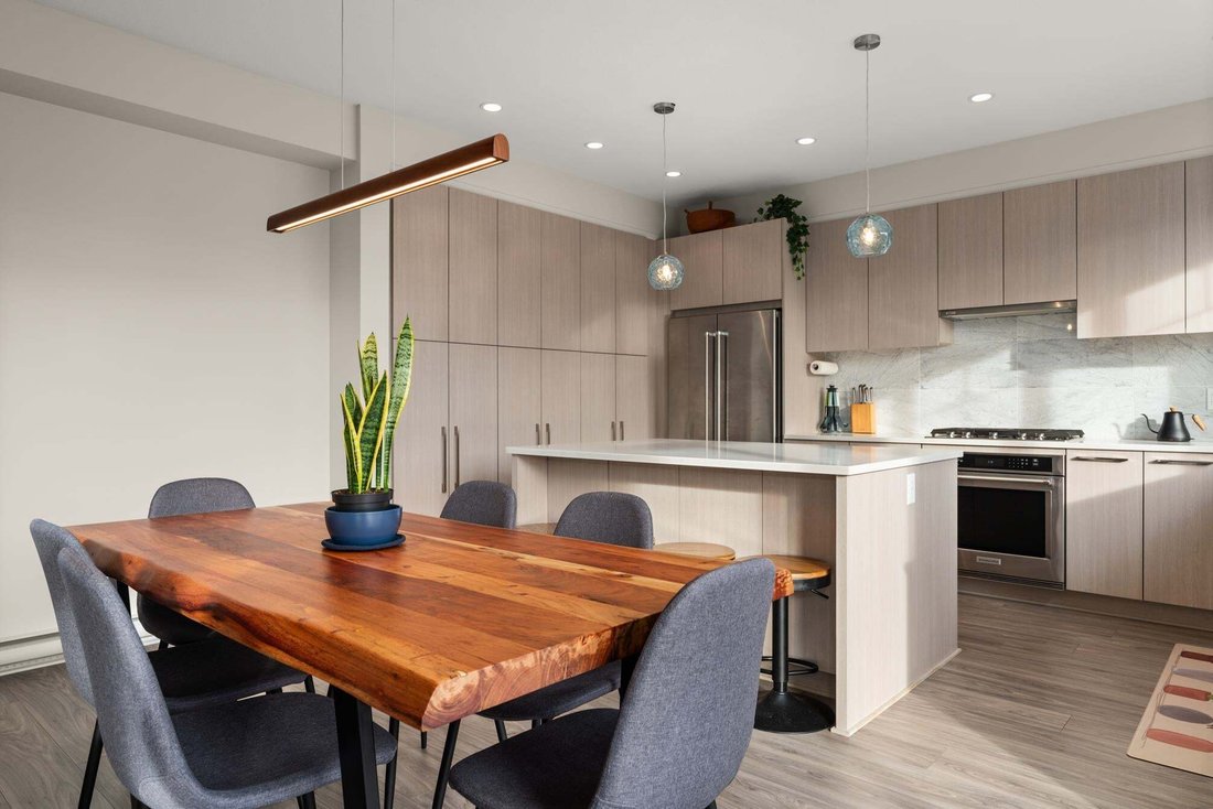 Townhouse in Coquitlam, British Columbia, Canada 2 - 18649889