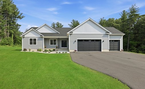 House in Southwick, Massachusetts, United States 1
