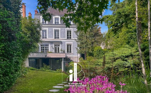 House in Fontainebleau, Ile-de-France, France 1