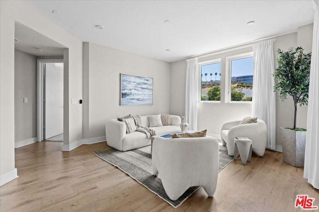 Condo in Los Angeles, California, United States 3 - 18649031