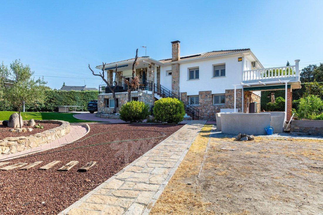 Chalet in Valdemorillo, Comunidad de Madrid, Spain 2 - 18649081