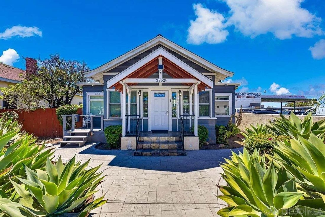 San Diego, California, United States 2 - 18649575