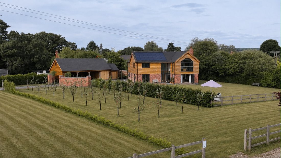 House in Cradley, England 1 - 16859768