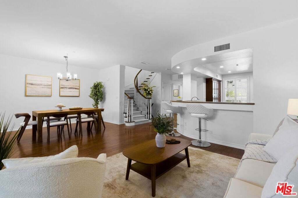 Condo in Los Angeles, California, United States 3 - 18649022