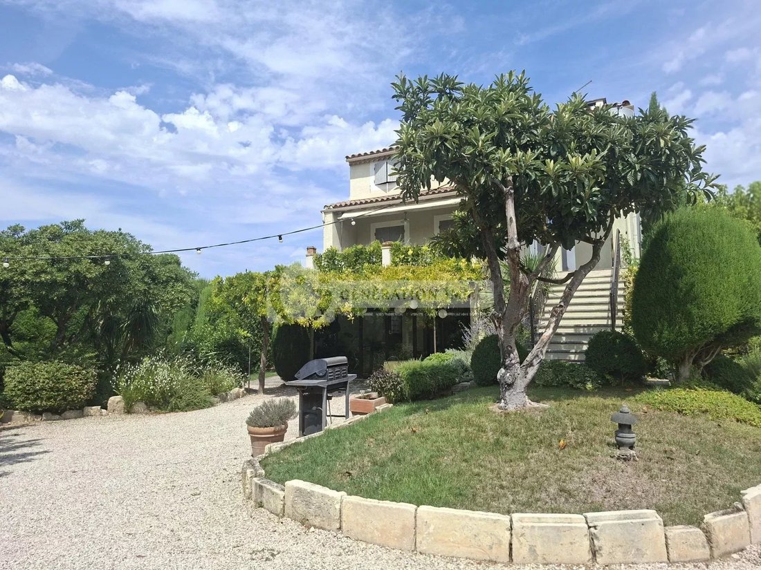 House in Fontvieille, Provence-Alpes-Côte d'Azur, France 3 - 18649949