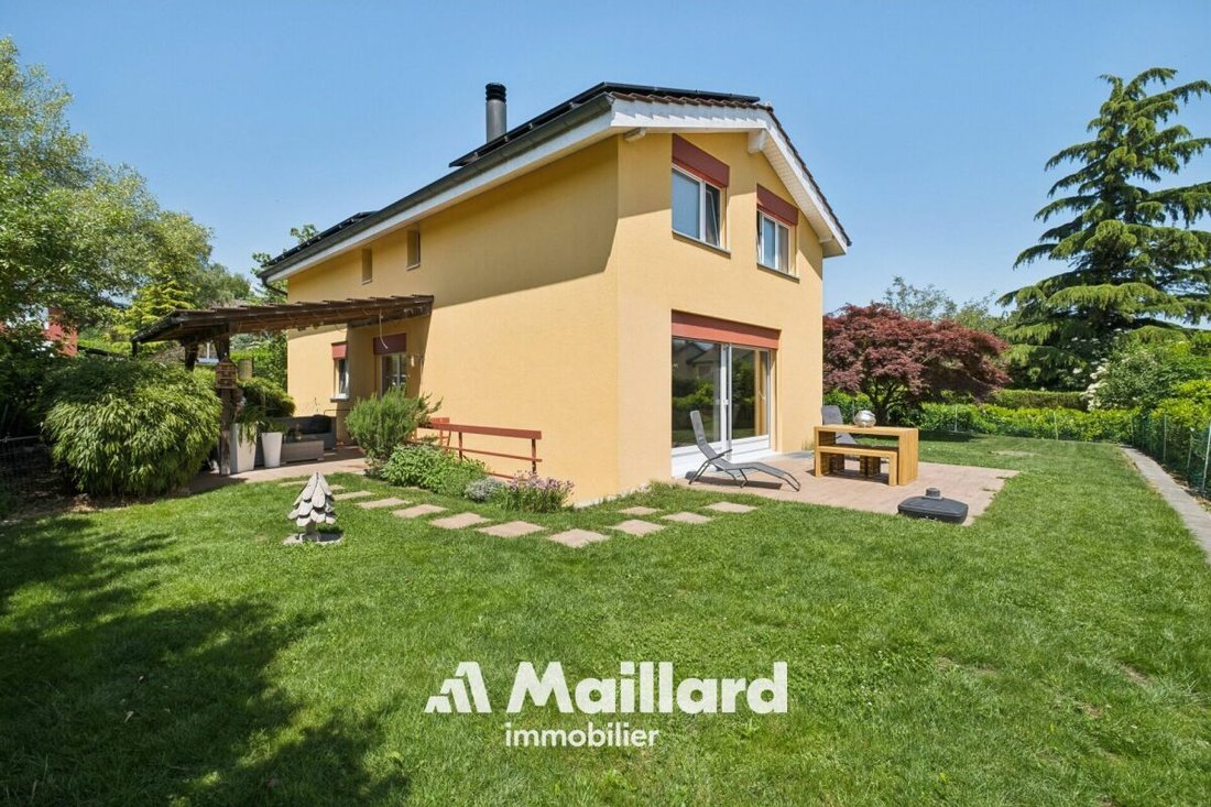 Villa in La Tène, Neuchâtel, Switzerland 2 - 18648814