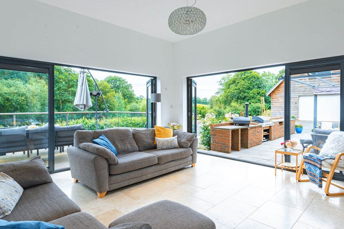 House in Llansantffraid, Wales 2 - 18650318