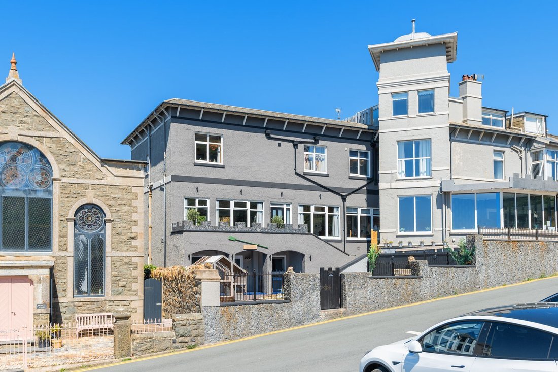 House in Criccieth, Wales 1 - 18650301