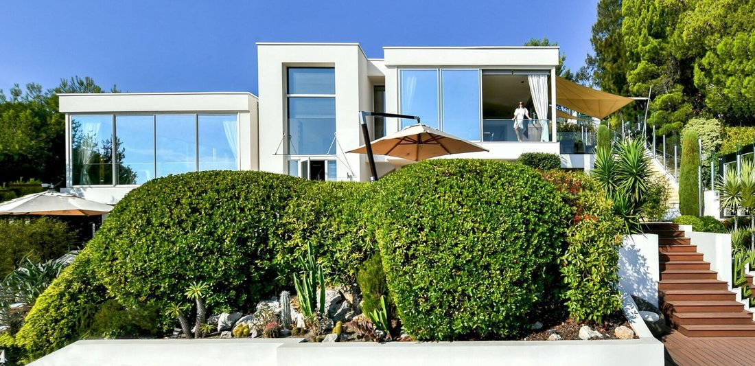 Villa in Saint-Jean-Cap-Ferrat, Provence-Alpes-Côte d'Azur, France 2 - 18650034
