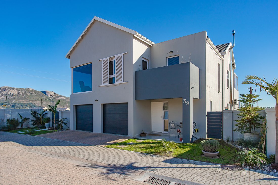 Country House in Drakenstein Local Municipality, Western Cape, South Africa 1 - 18650270