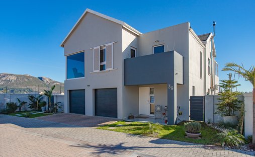 Country House in Drakenstein Local Municipality, Western Cape, South Africa 1