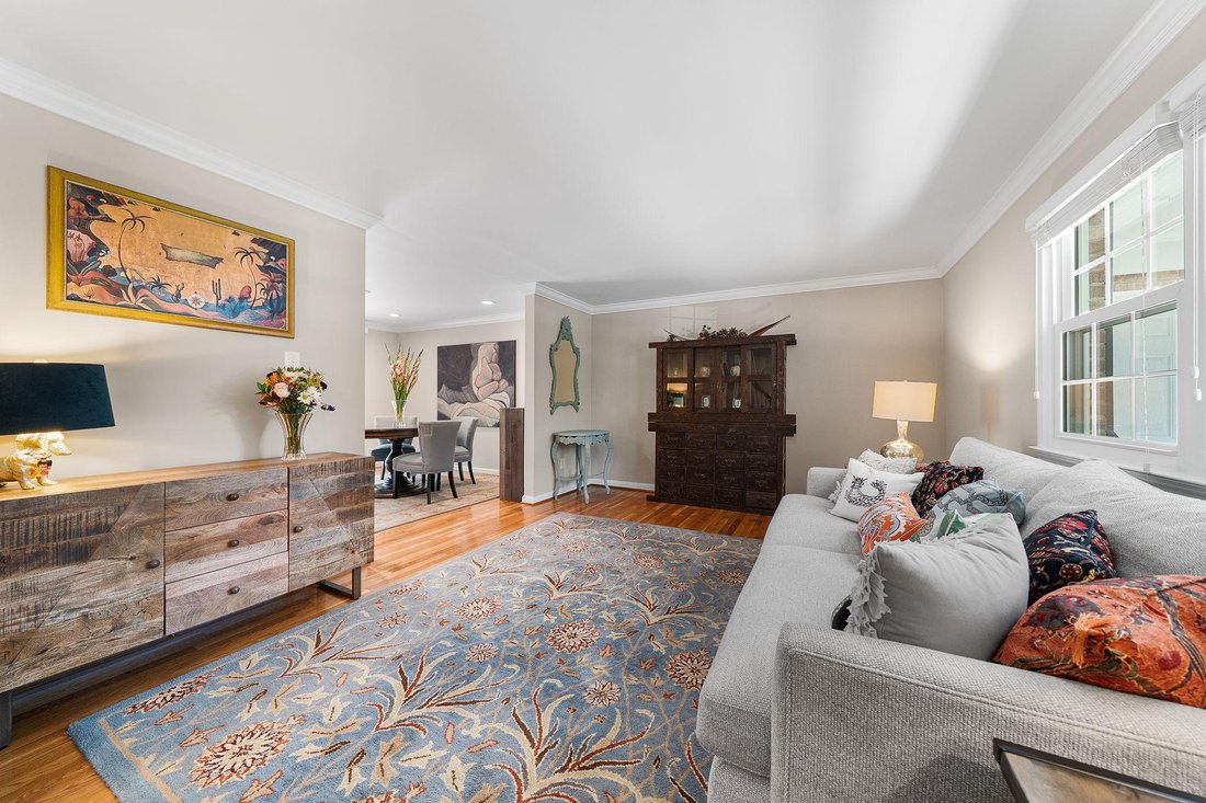 West Falls Church, Virginia, United States 3 - 18650443