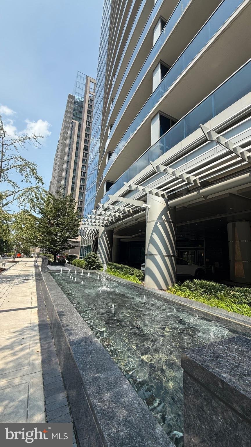 Condo in Arlington, Virginia, United States 3 - 18650438