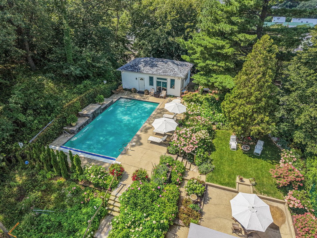 House in Beverly Shores, Indiana, United States 2 - 18650456