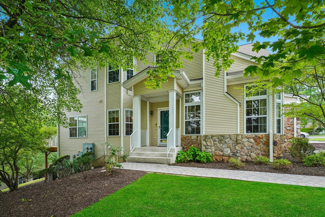 Townhouse in Green Brook Township, New Jersey, United States 1 - 18650482
