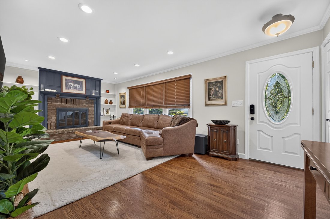House in Halesite, New York, United States 2 - 18650605