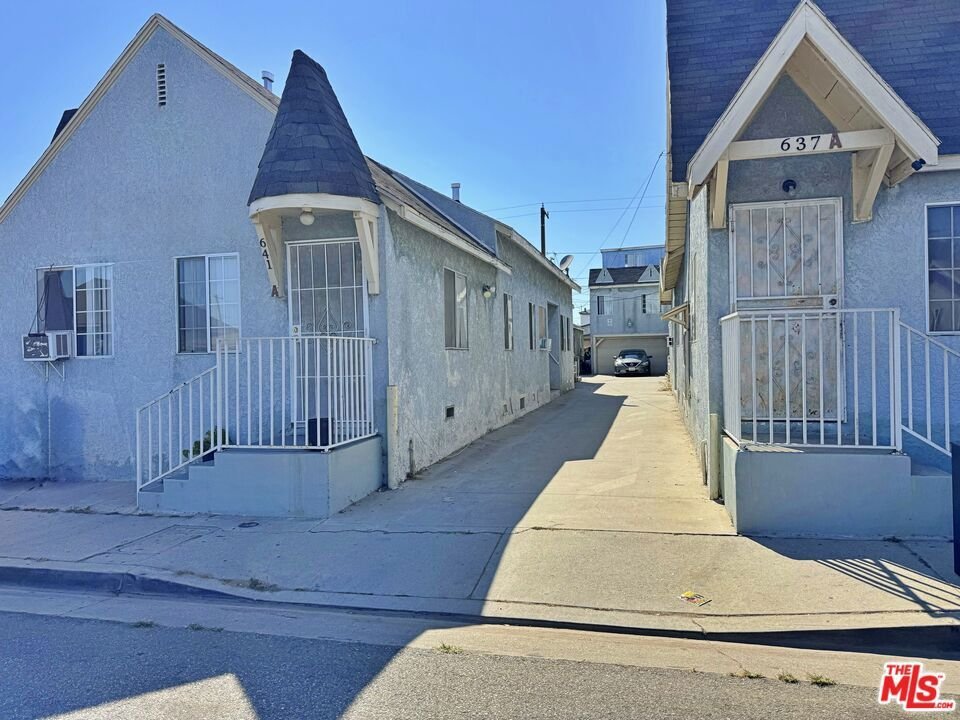 East Los Angeles, California, United States 2 - 18653247