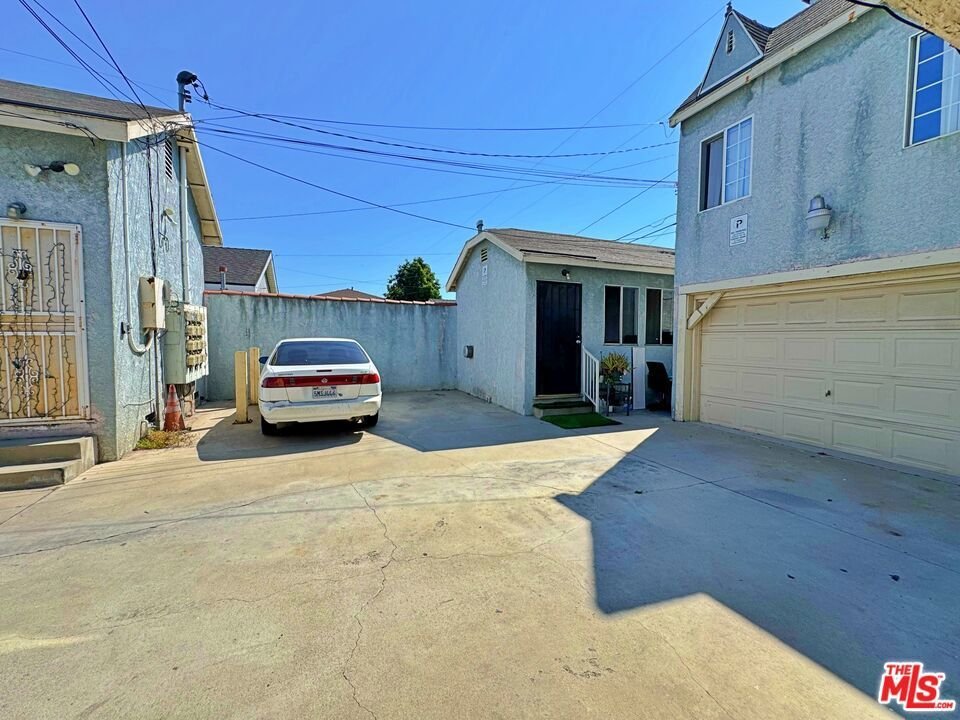 East Los Angeles, California, United States 5 - 18653247