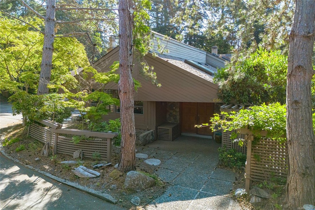 House in Saanich, British Columbia, Canada 3 - 18656120
