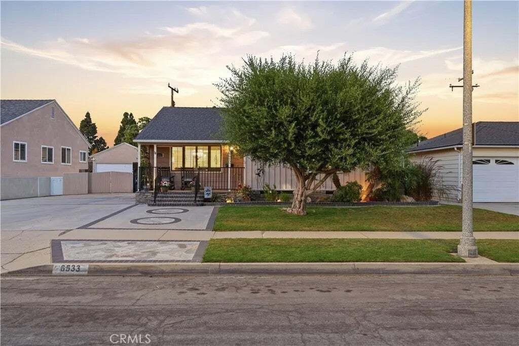 House in Signal Hill, California, United States 2 - 18650986