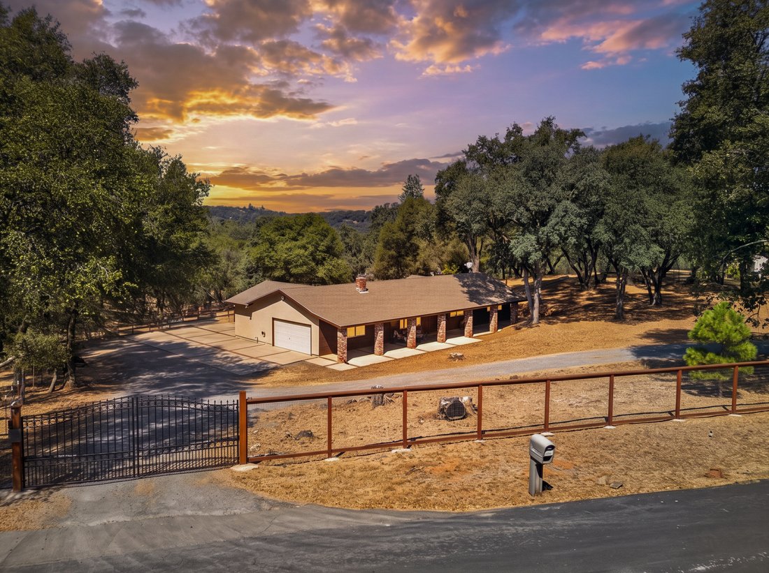 Cameron Park, California, United States 1 - 18656261