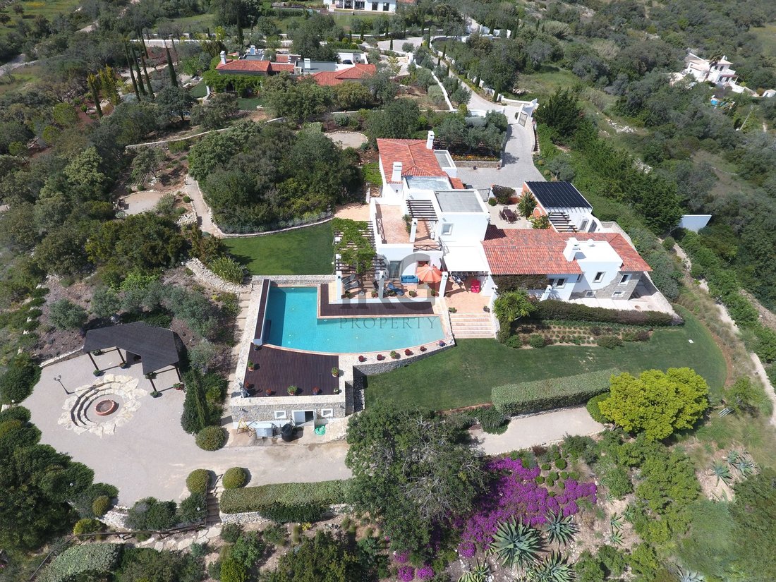 Villa in Loule (Sao Clemente), Algarve, Portugal 1 - 12134570