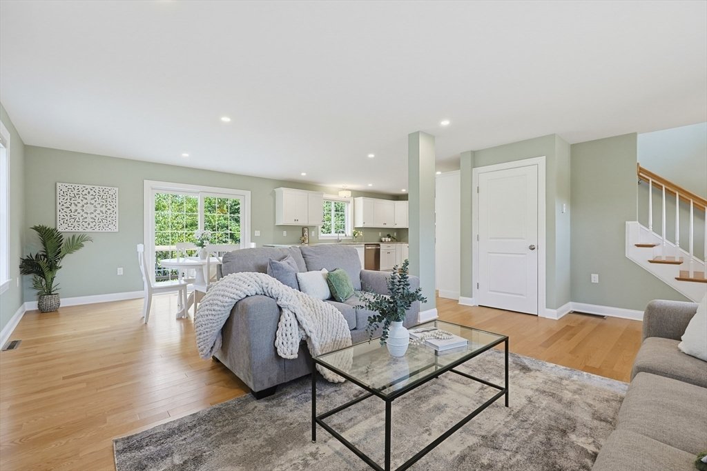 House in Attleboro, Massachusetts, United States 4 - 18654713