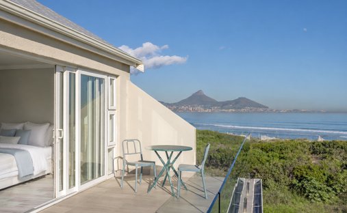 Townhouse in Woodbridge Island, Cape Town, South Africa 1