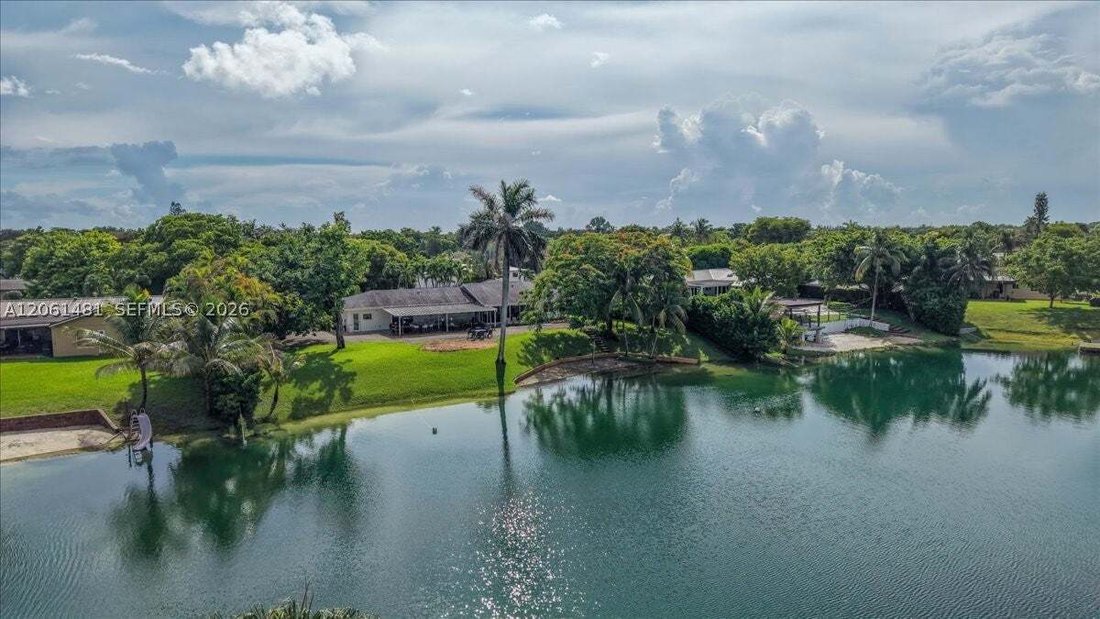 House in Miami, Florida, United States 5 - 18650842