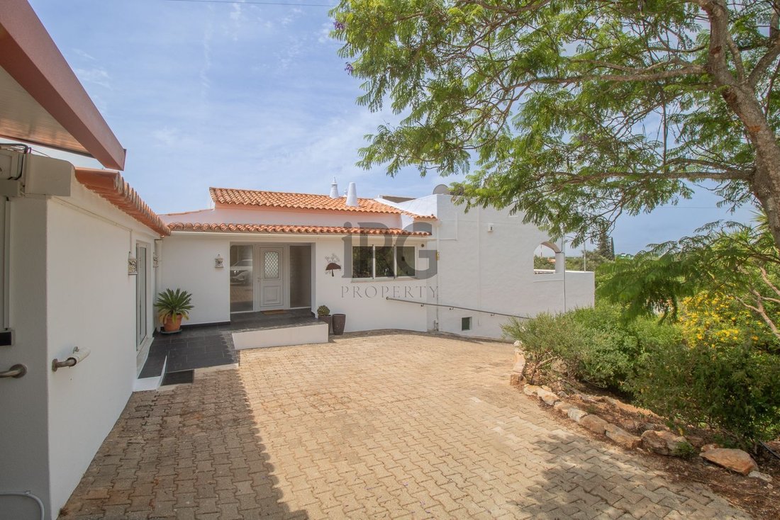 Villa in Santa Barbara de Nexe, Algarve, Portugal 3 - 18317545