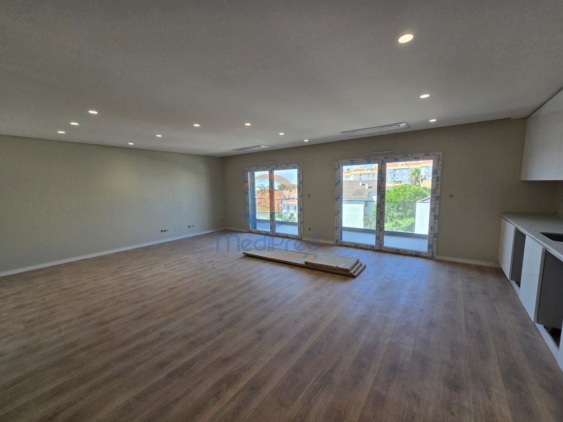 Apartment in Santo António dos Cavaleiros, Lisbon, Portugal 2 - 18230789