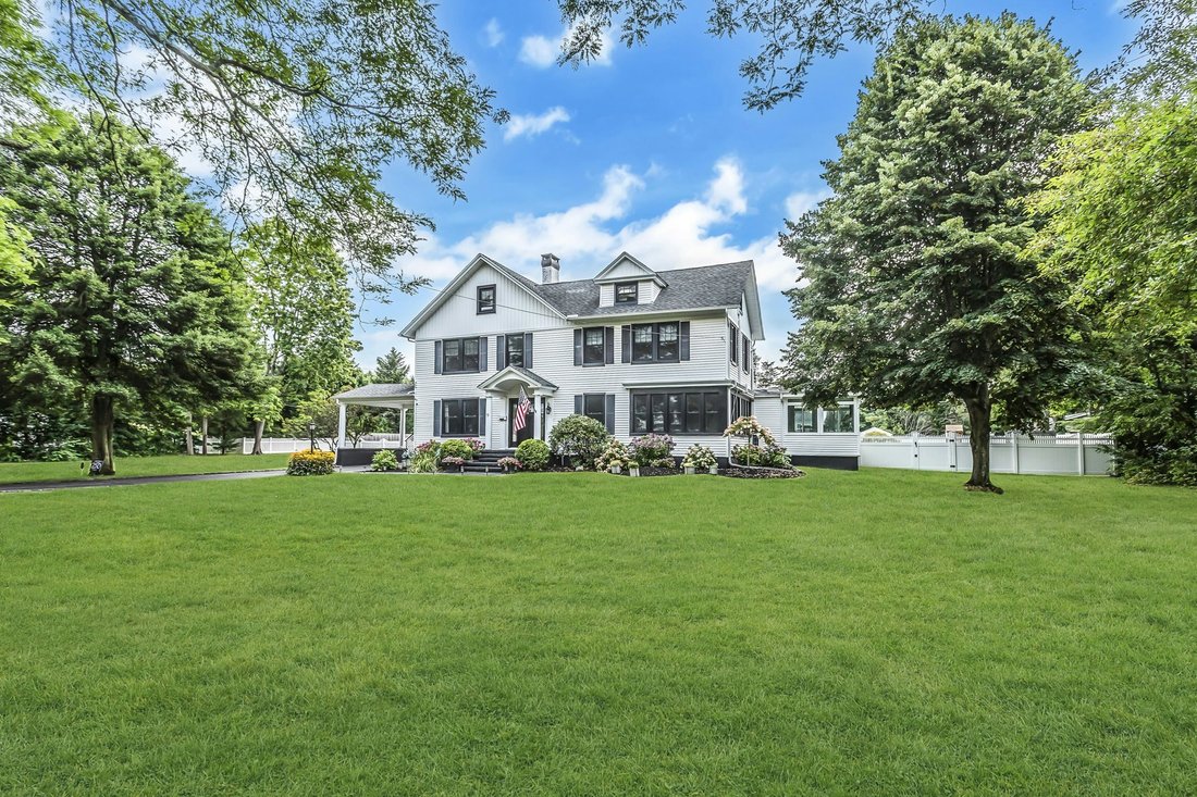 House in Bay Shore, New York, United States 2 - 18655037