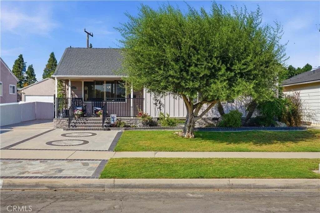 House in Signal Hill, California, United States 3 - 18650986