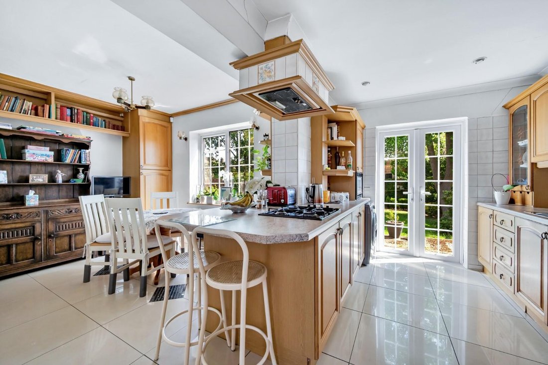 House in Acton, Ealing, England 5 - 18652895