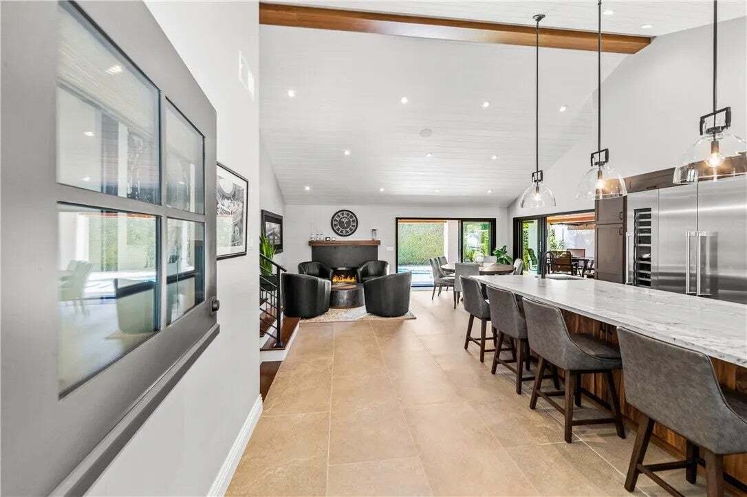 House in Signal Hill, California, United States 4 - 18650975