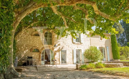 Country House in Plan-d'Orgon, Provence-Alpes-Côte d'Azur, France 1