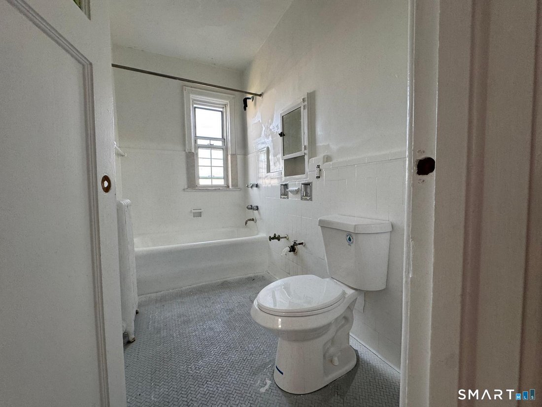 Hartford, Connecticut, United States 5 - 18653711