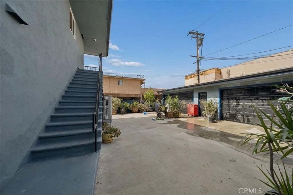 Hawthorne, California, United States 5 - 18654378