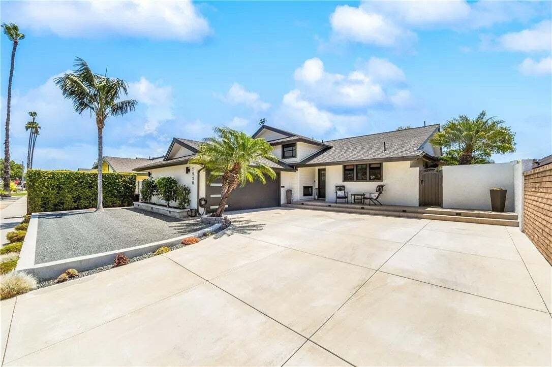 House in Signal Hill, California, United States 1 - 18650975