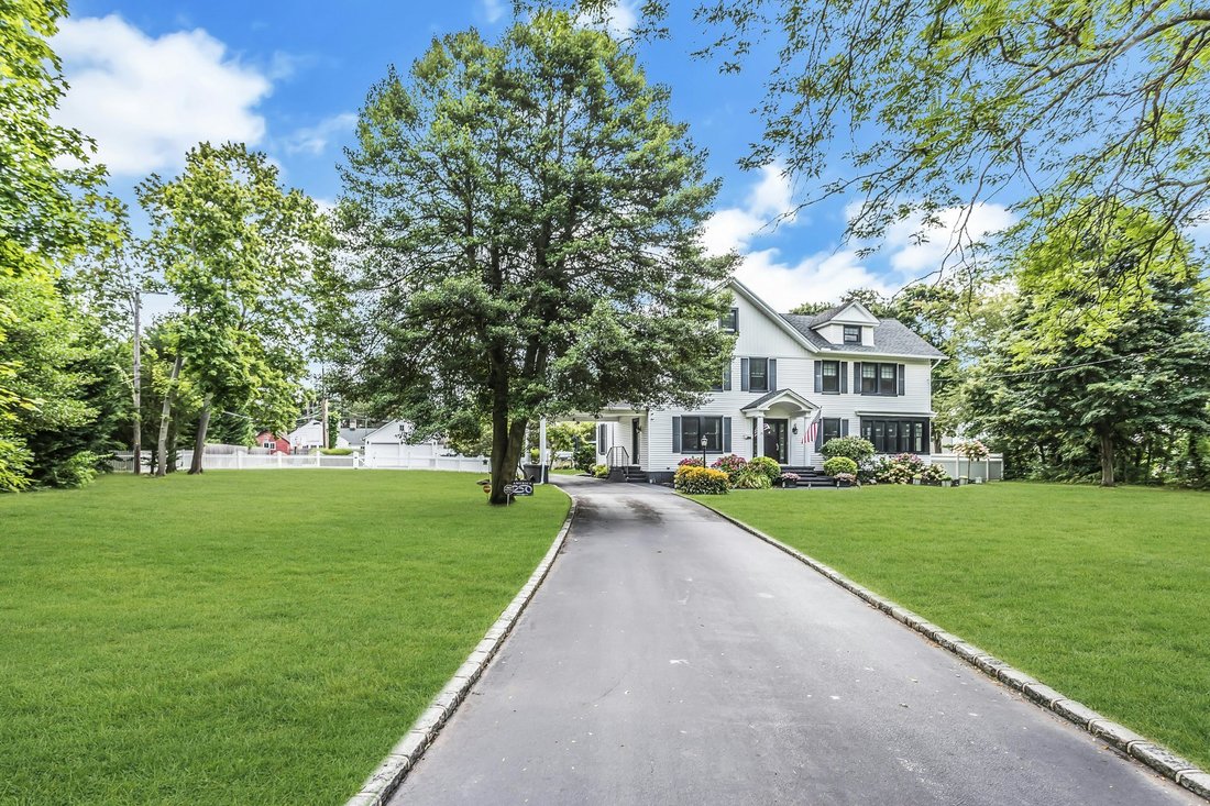 House in Bay Shore, New York, United States 3 - 18655037