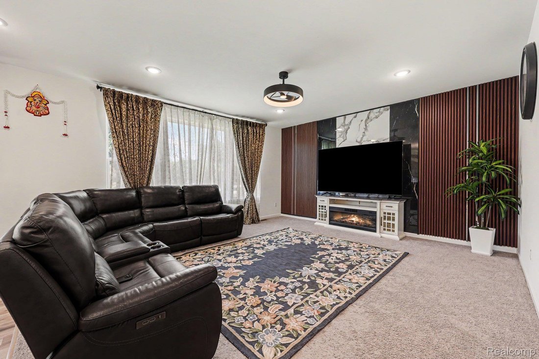 House in Troy, Michigan, United States 3 - 18654755