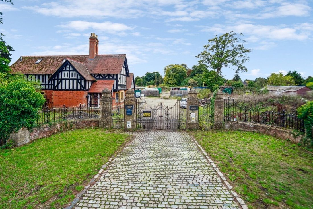 House in Britwell, England 2 - 17494169