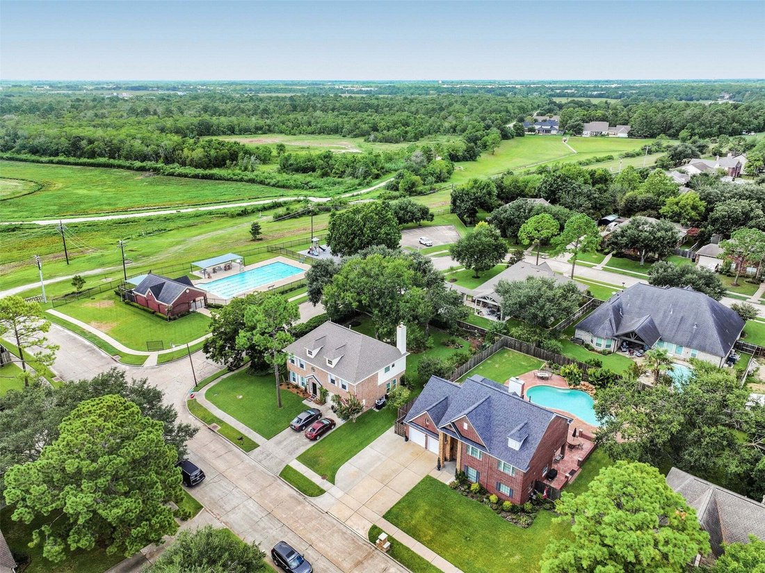 House in Friendswood, Texas, United States 5 - 18655981