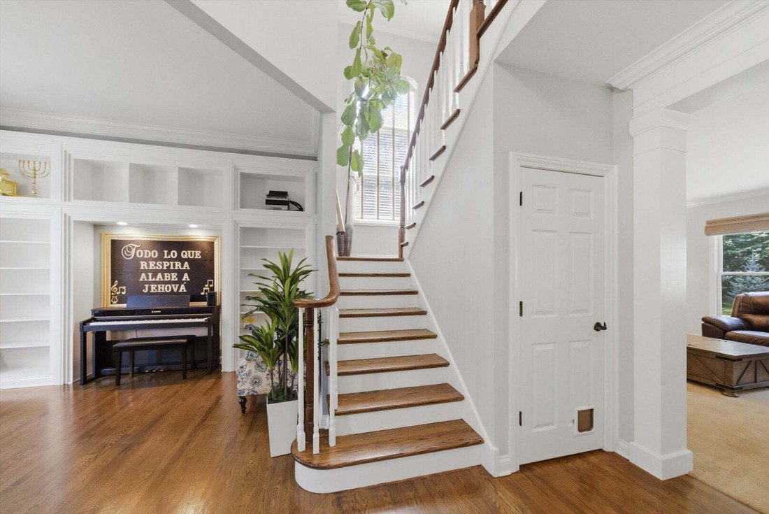 House in Lindenhurst, Illinois, United States 5 - 18651293