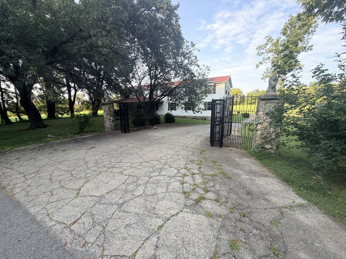 House in Oak Grove, Kentucky, United States 1 - 18654027