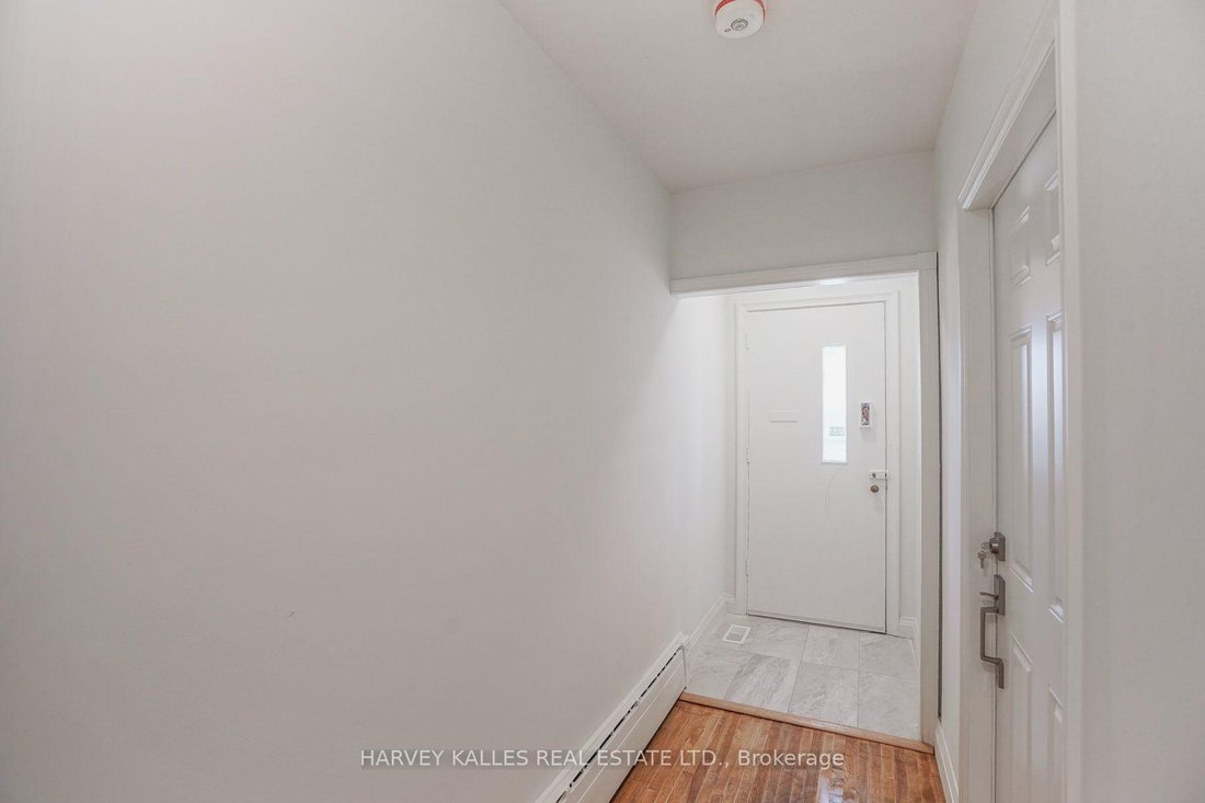 House in Toronto, Ontario, Canada 5 - 18656035
