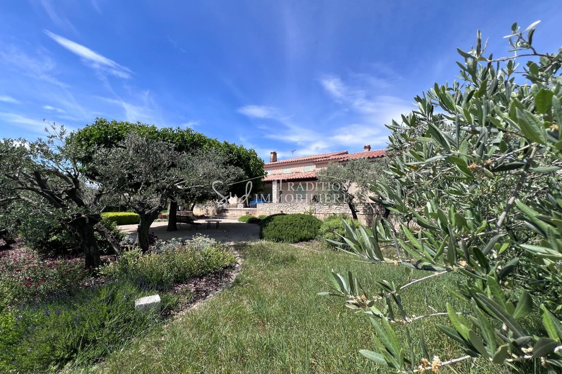 Villa in Paradou, Provence-Alpes-Côte d'Azur, France 4 - 18187210