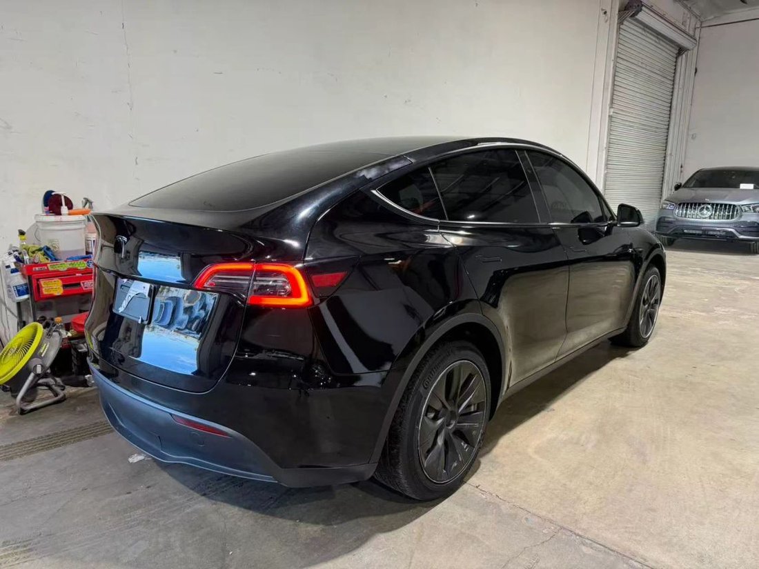 Suv in Costa Mesa, CA, United States 2 - 18655518