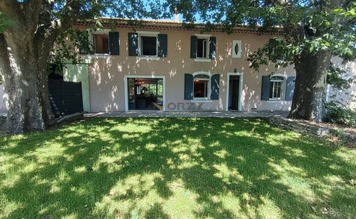 Country House in Saint-Rémy-de-Provence, Provence-Alpes-Côte d'Azur, France 1